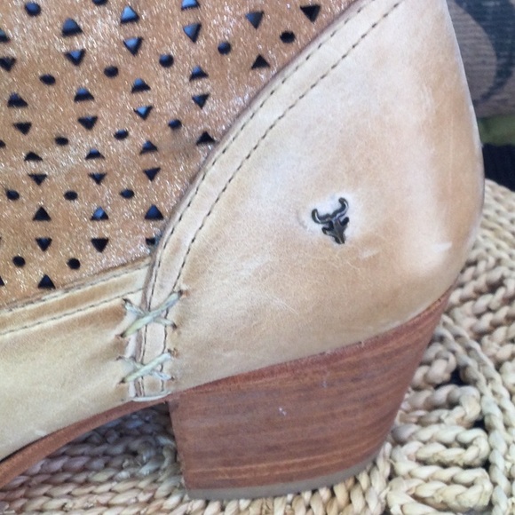 Trask woman’s size 8.5 tan boots - Picture 3 of 12